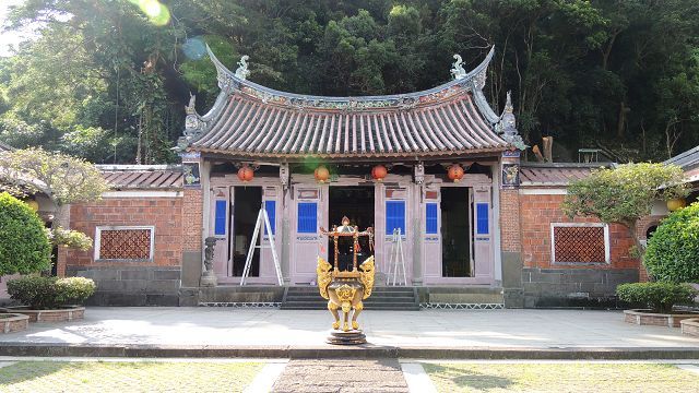 外觀古樸的五股西雲寺正立面