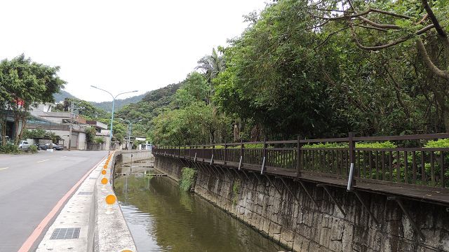 忠義路上的石壁寮溪棧道