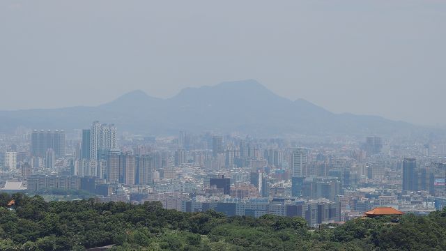 烘爐地南山福德宮前風景